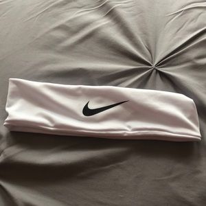 I am selling a white nike head band bran new